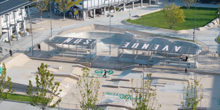 AVENUE & SON Skatepark / Varios Asociados