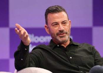 Jimmy Kimmel denuncia «una gran buena vida» para el fascismo en los Estados Unidos, en la televisión británica