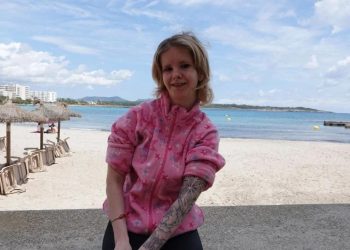 «Muchas veces me confundo con una niña pequeña»