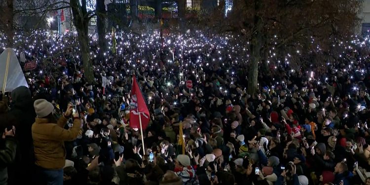 Video. Miles de personas protestan en Lituania contra los cambios en la ley de radiodifusión pública