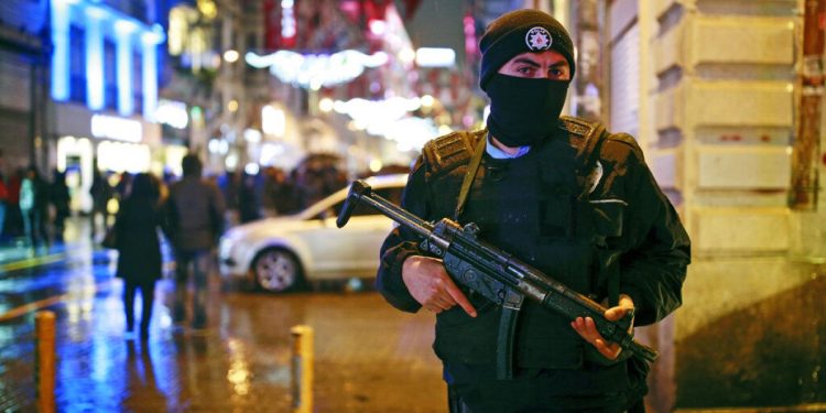 Turquía detiene a 115 sospechosos del complot de ataque del Estado Islámico en Nochevieja