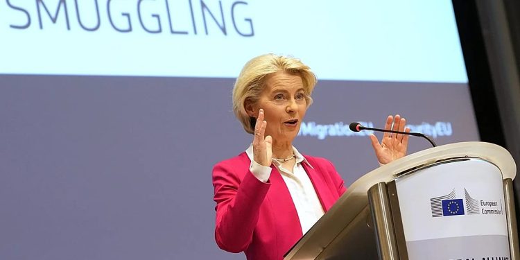 De los centros de retorno a las sanciones a los traficantes: la UE adopta una línea más dura contra la migración ilegal