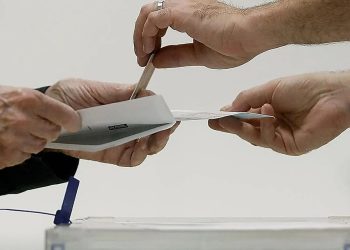 Extremadura vota en elecciones anticipadas y el PP busca la mayoría absoluta