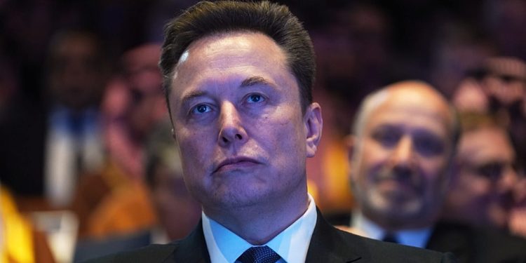 La Comisión Europea multa a la red social X de Elon Musk con 120 millones de euros