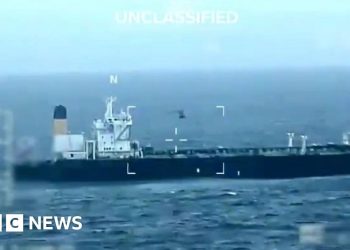 Estados Unidos confisca barco en aguas internacionales frente a la costa de Venezuela, dicen funcionarios