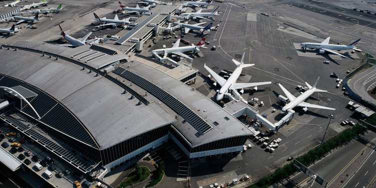 Al menos 9.000 vuelos afectados en Estados Unidos por las intensas nevadas que azotan a varias regiones del país