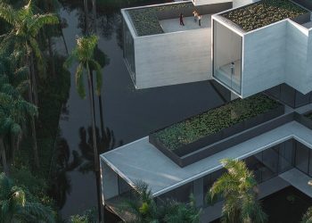 El arco de enlace da forma al museo Shunde como una pila de tubos giratorios para enmarcar las vistas.