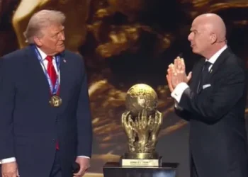 La FIFA galardona a Trump con un premio de la paz tras perder el Nobel