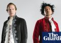 'Es divertido ir a la guerra con Dios': Will Sharpe y Paul Bettany hablan de su sudorosa y sacrílega versión de Amadeus | Televisión