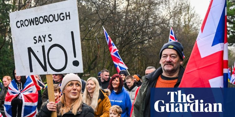 Se espera que los primeros solicitantes de asilo lleguen a los cuarteles de East Sussex en año nuevo | Inmigración y asilo