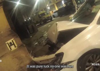 Momento en que un conductor ebrio se estrella contra un monumento histórico de la ciudad de Nottingham | Noticias