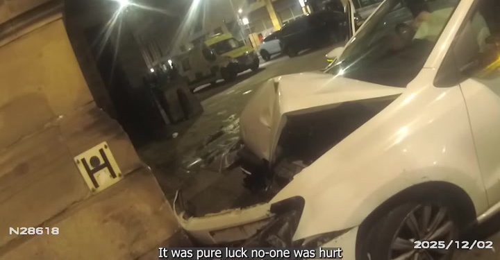 Momento en que un conductor ebrio se estrella contra un monumento histórico de la ciudad de Nottingham | Noticias