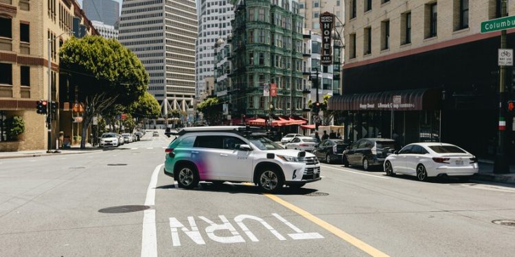 Un apagón en San Francisco recuerda que los coches autónomos dejan de serlo si hay problemas. Necesitan de humanos para poder seguir