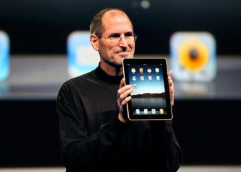 Steve Jobs no esperaba que el iPad se asociase a la «higiene femenina». Eso y las carencias técnicas le costaron 800 correos de quejas