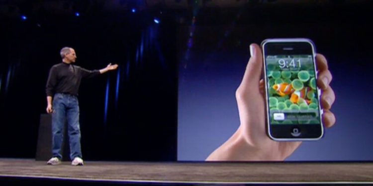 El iPhone estuvo a punto de tener un «pomo virtual» en la pantalla. Steve Jobs lo descartó por una razón de peso