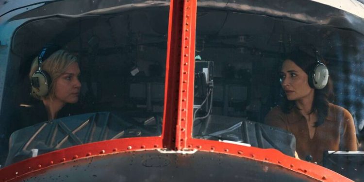 El final original de 'Pluribus' era demasiado simple para Apple. Su exigencia obligó a construir un barrio entero desde cero solo para rodar la última escena.