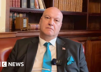 Reform UK revoca la membresía del líder del consejo del condado de Staffordshire