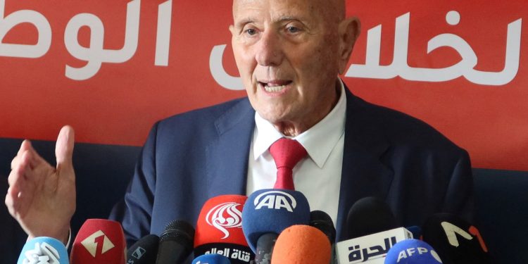 Túnez arresta al máximo líder de la oposición, Nejib Chebbi, en una campaña represiva cada vez más amplia | Política Noticias