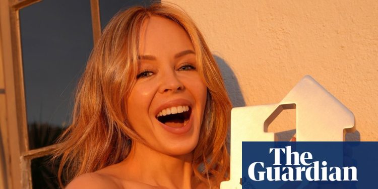 Kylie Minogue consigue su primera Navidad número 1, y la de Amazon, con Navidad | Gráficos del Reino Unido
