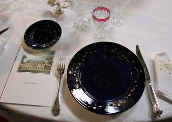 Comment la vaisselle volée de l'Élysée s'est retrouvée en vente sur Vinted