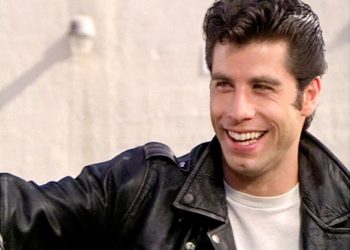John Travolta vuelve a ser Danny Zuko, su personaje de 'Grease', en un comercial navideño | Gente | Entretenimiento