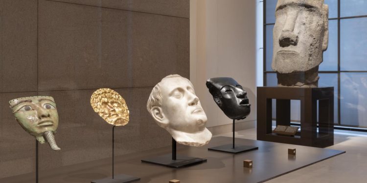 El ex-pavillon des Sessions rouvre en plein tumulte