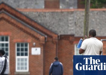 El primer cuartel militar del Reino Unido que alberga a solicitantes de asilo cierra después de seis años | Inmigración y asilo