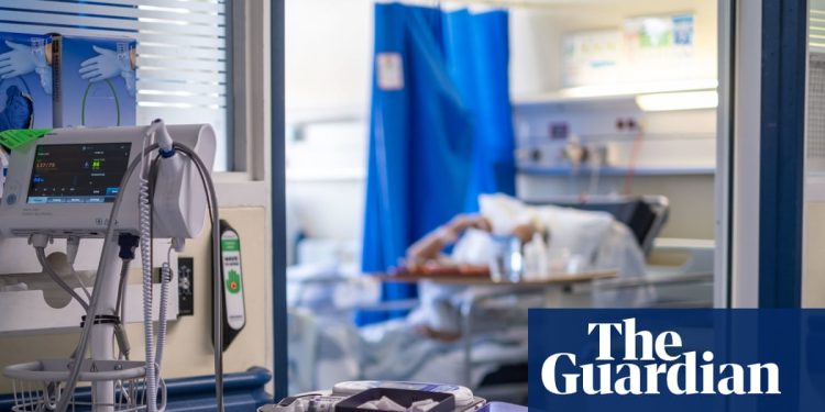 Las personas de las zonas más pobres de Inglaterra «tienen más probabilidades de necesitar atención de emergencia por afecciones pulmonares» | Salud