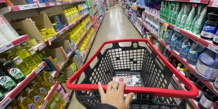 Inflación estable, consumo inestable: la señal que vuelve a incomodar al Gobierno en el cierre del año