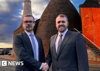 Ex vicepresidente conservador entre las deserciones conservadoras a favor de la reforma