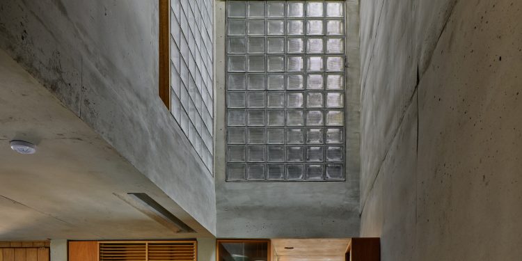 Un modelo de pensamientos esporádicos / Amigos FHHH