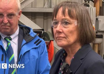 El secretario de Gales no se disculpa por la disputa por el dinero en efectivo en el centro de la ciudad