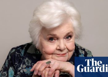 '¡Estaba con las piernas fuera todo el tiempo!' June Squibb habla del debut como directora de Scarlett Johansson y de la original de Broadway, Gypsy | Película