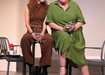 «Me alegre tanto de verte»: extrañas que se hermanan y repelen