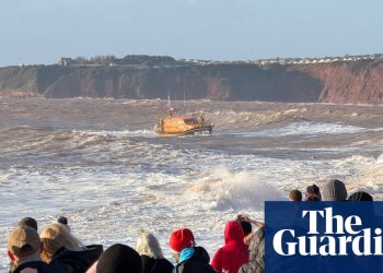 Se teme que dos hombres desaparezcan en el mar frente a la playa de Devon el día de Navidad | noticias del reino unido