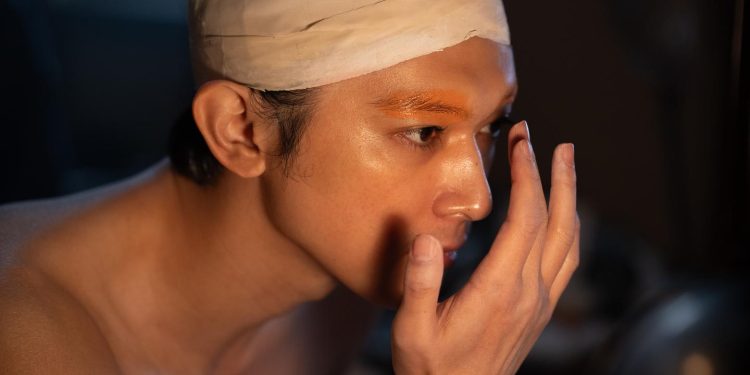 En «Le Maître du kabuki», el cineasta Lee Sang-il reunió en escena la escena de la gesta ideal en el teatro japonés tradicional.