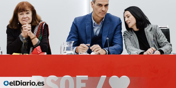 El PSOE responde al 'caso Ábalos' con un informe que descarta la financiación ilegal y acredita que los pagos en metálico iban apoyados en recibos