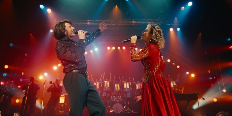 'Song Sung Blue' complace al público de la mejor manera