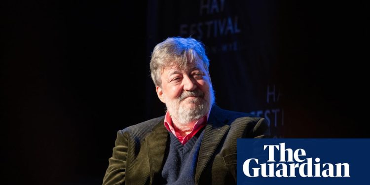 Stephen Fry lanza campaña para impulsar la lectura por placer | Libros