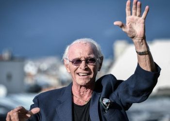 Emmanuel Macron honra al Elíseo Jacques Revaux, el compositor que hizo «cantar el país»