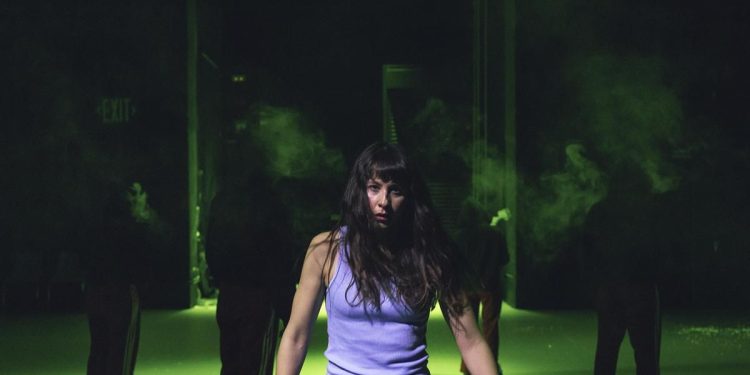 Irene Escolar triunfa con el retrato humano y descarnado de un yonqui en 'Personas, lugares y cosas'