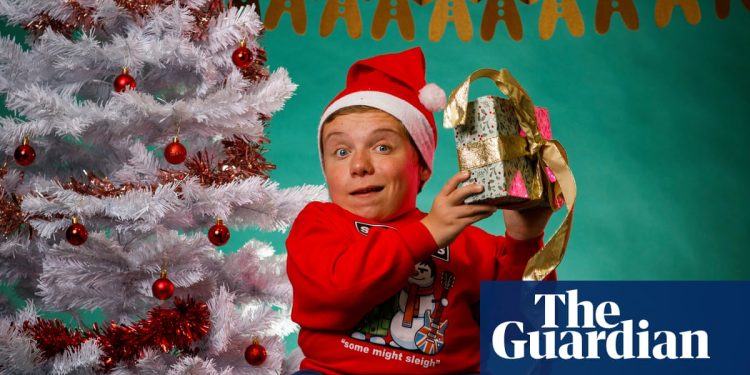 '¡Me estoy divirtiendo mucho!' Lenny Rush sobre la fama, Papá Noel y por qué Essex debe tener cuidado | Televisión