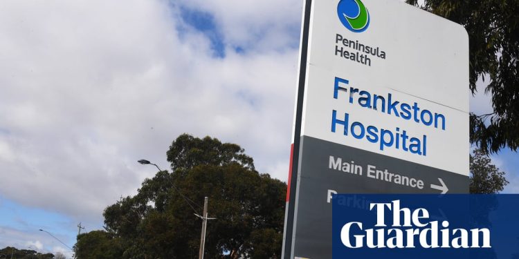 El hospital agotó el suministro de sangre que intentaba salvar la vida de una influencer del bienestar después de un parto gratuito, según oye el forense victoriano | Victoria