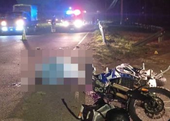 Joven motociclista muere tras impactar barra metálica en Ochomogo