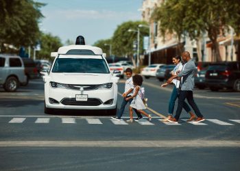 La flota de robotaxi de Waymo vuelve a ser retirada, esta vez por no detenerse ante los autobuses escolares