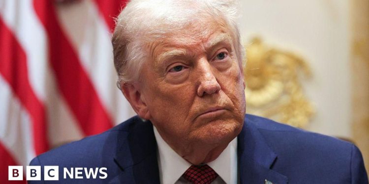 El número 10 niega no haber defendido a Sadiq Khan por el ataque de Trump