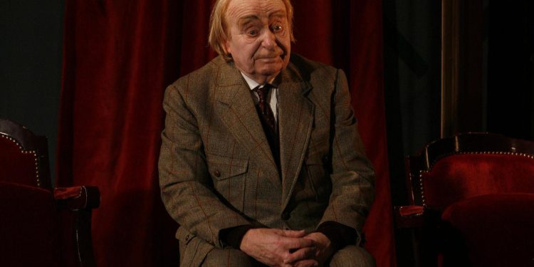 Pierre Vial, socio honorario de la Comédie-Française y actor de «Les Visiteurs», murió a los 97 años.