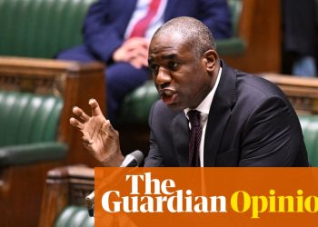 Opinión de The Guardian sobre el plan laborista de eliminar los juicios con jurado: está mal eliminar un pilar de la justicia británica | Editorial