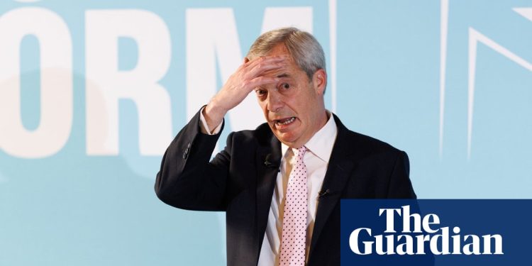 Farage se vuelve contra las emisoras por acusaciones de racismo mientras el número de reclamaciones llega a 28 | Nigel Farage