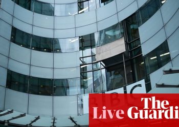 Se insta a Starmer a defender a la BBC contra la 'escandalosa' demanda de Trump por valor de 10 mil millones de dólares – Política del Reino Unido en vivo | Política